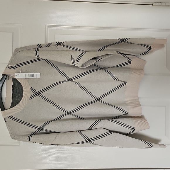 NWT T Tahari Geometric Crewneck Longsleeve Sweater Alpaca/Black Large - Picture 4 of 14